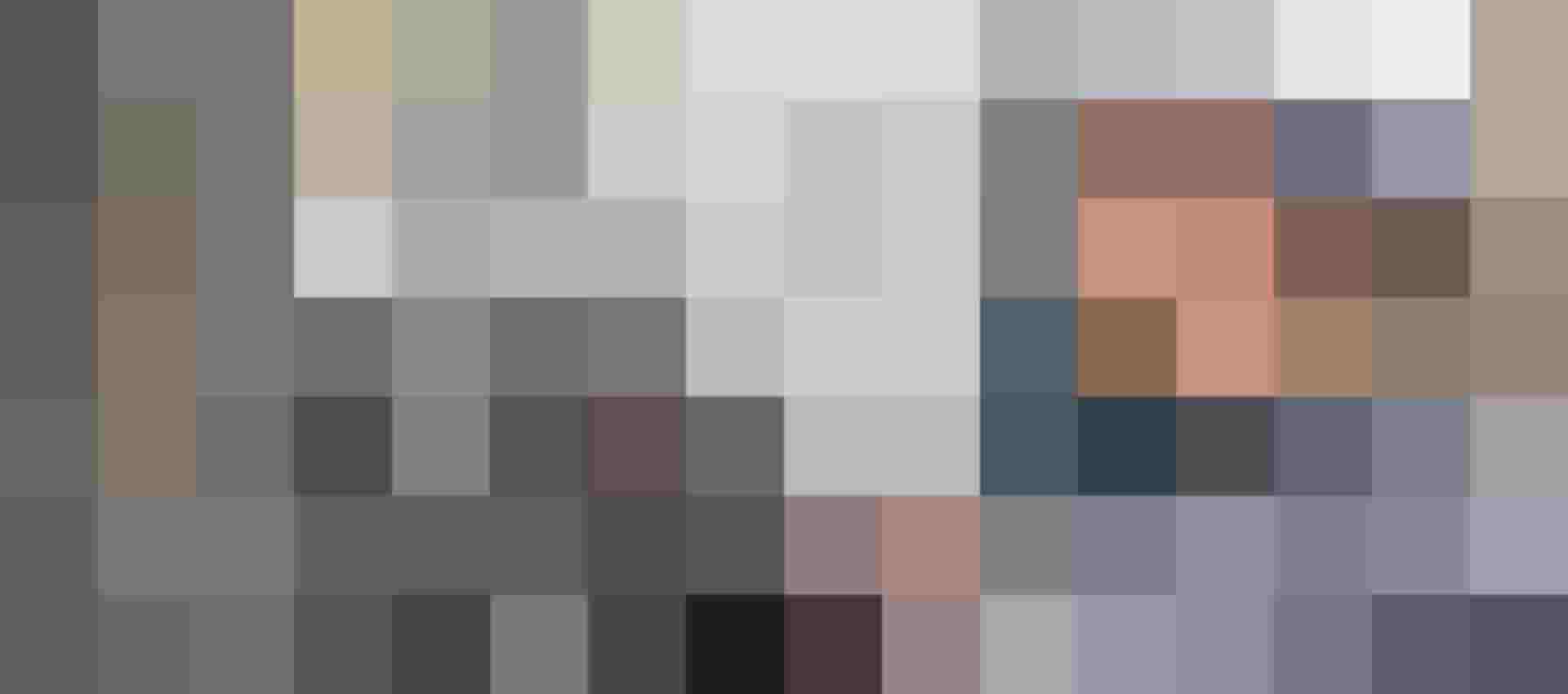 Techniker mit Tablet prüft Elektroinstallation für nachhaltige Energielösungen Unternehmen